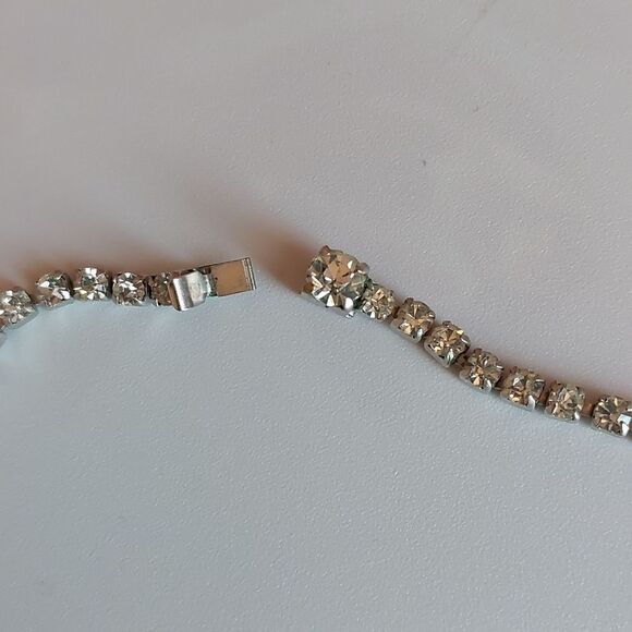 Alluring Vintage Prong Set Rhinestone Choker Necklace Tab Insert Clasp - Picture 3 of 6